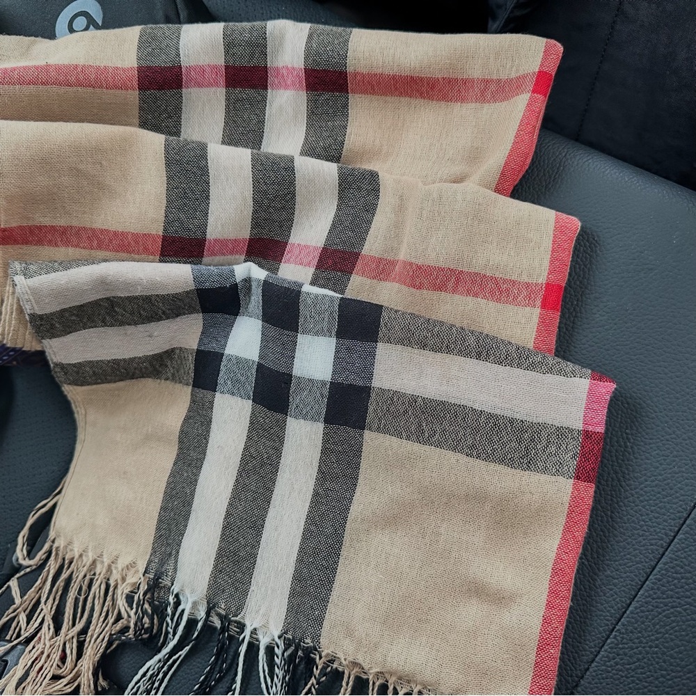 Gorgeous Classic Check Fringe Scarf